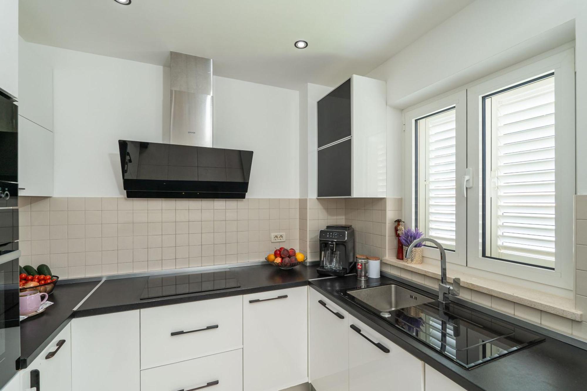 Seaview Elegance Apartment Затон Екстер'єр фото