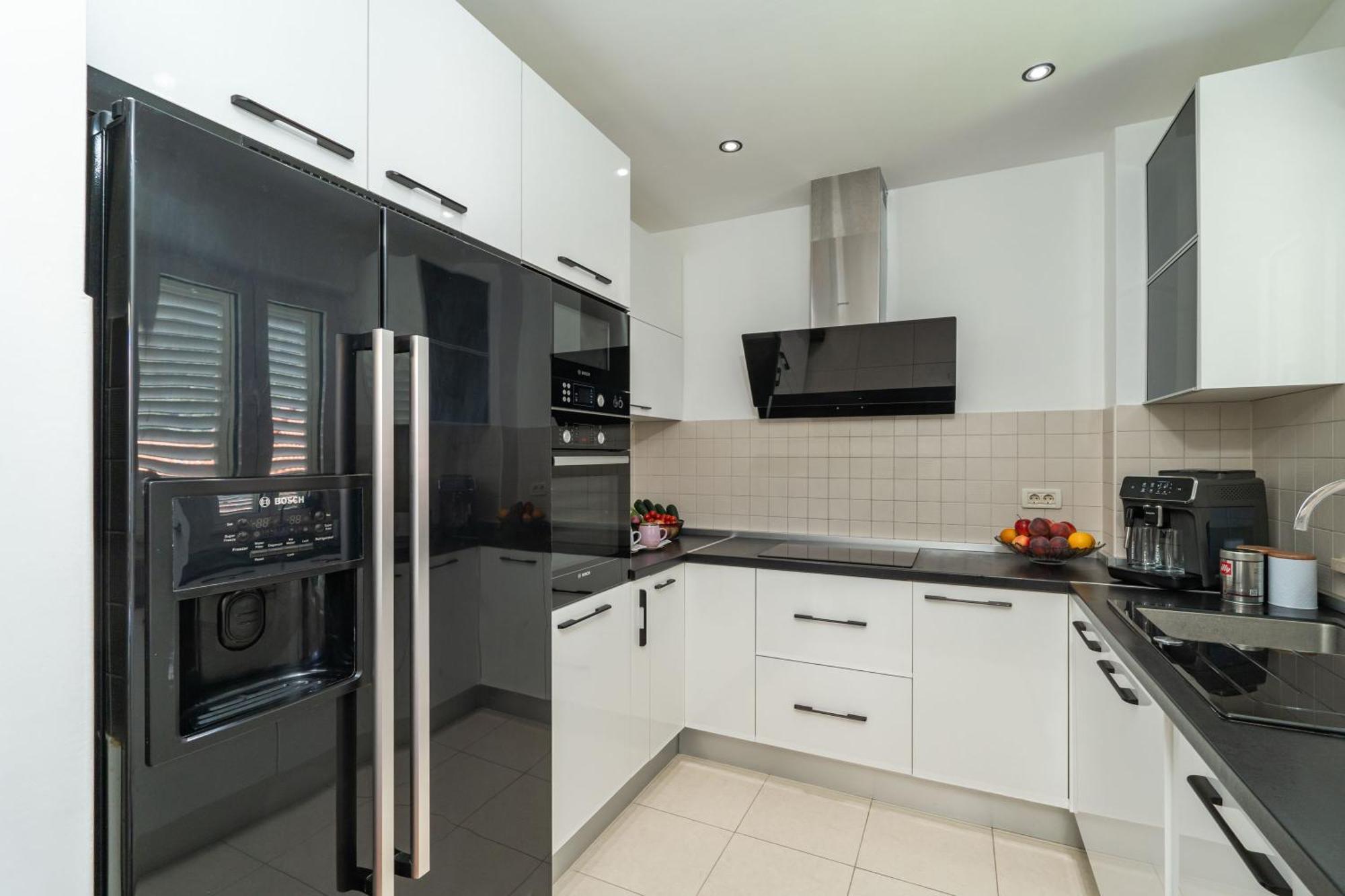 Seaview Elegance Apartment Затон Екстер'єр фото